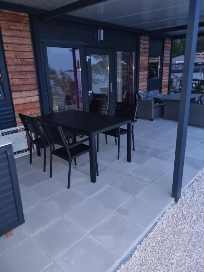 Hipo Camp Mobil Home Arta Pakostane Exterior photo